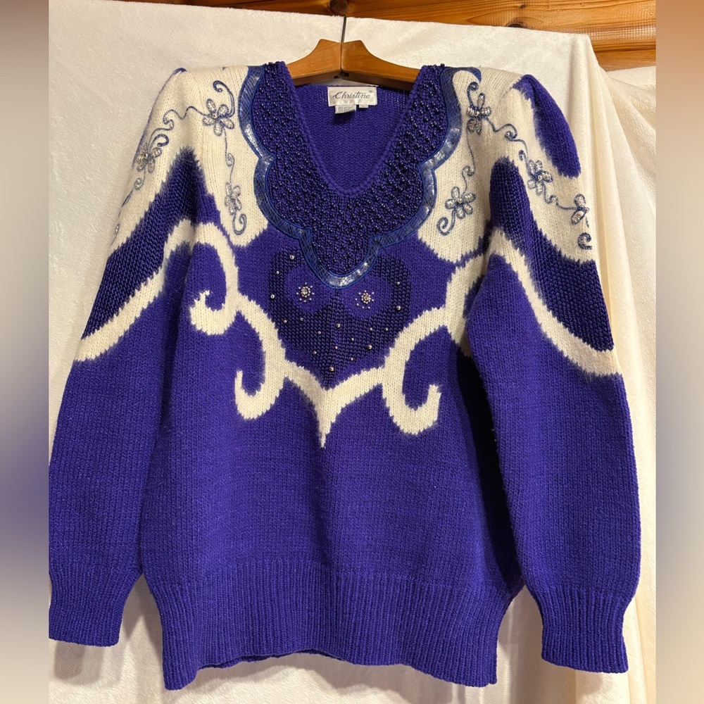 Chic Purple and White V-Neck Sweater